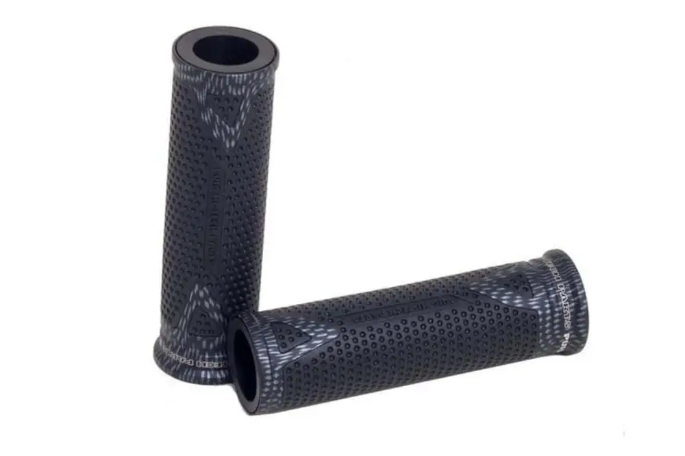 Akce Rukojeti PUIG RADIKAL 8191C karbonový vzhled 123mm