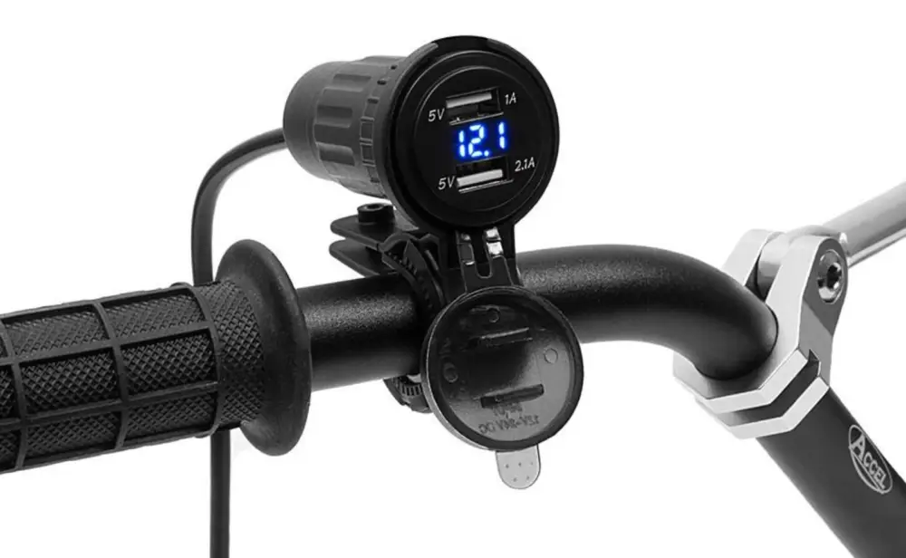 Autentický dvojitá USB zásuvka s osvětlením a voltmetrem - uchycení na řídítka