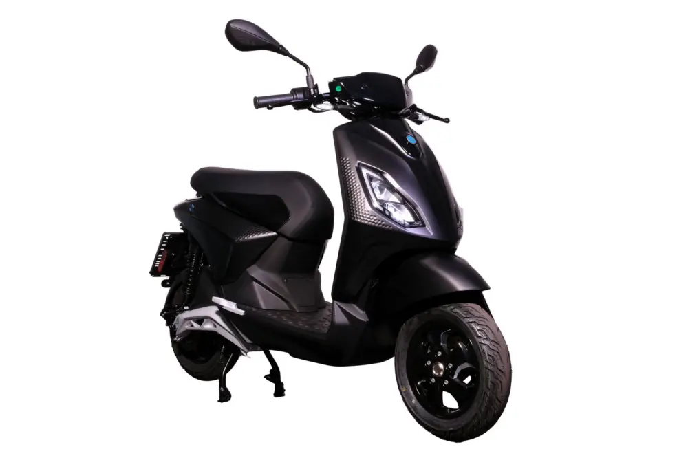 Akce Piaggio 1 Active Forever black