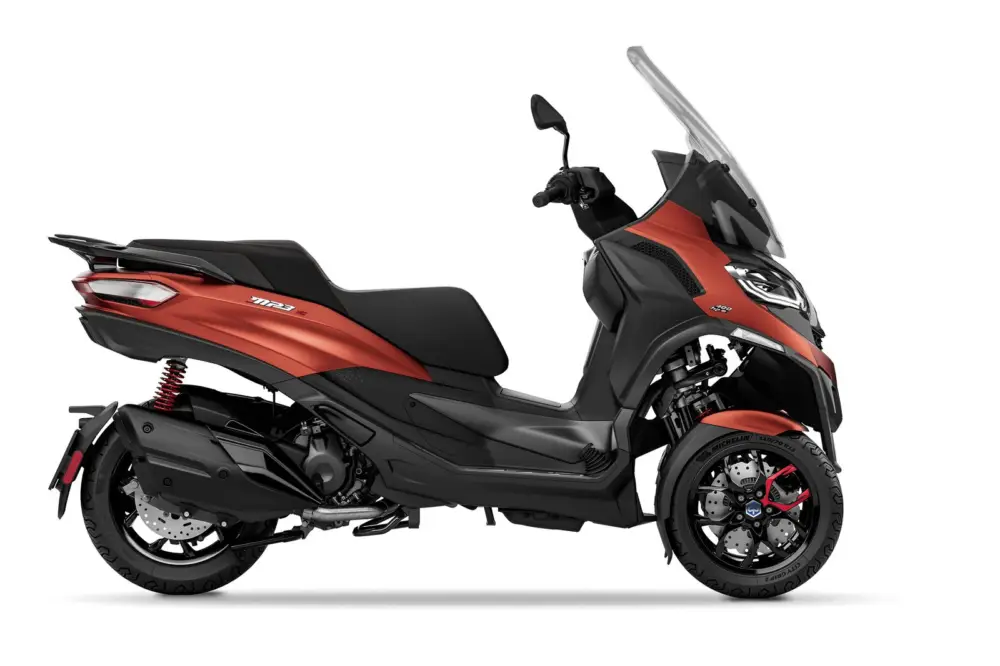 Piaggio MP3 400 HPE SPORT RST ARANCIO SUNSET MATT Víkendová Akce